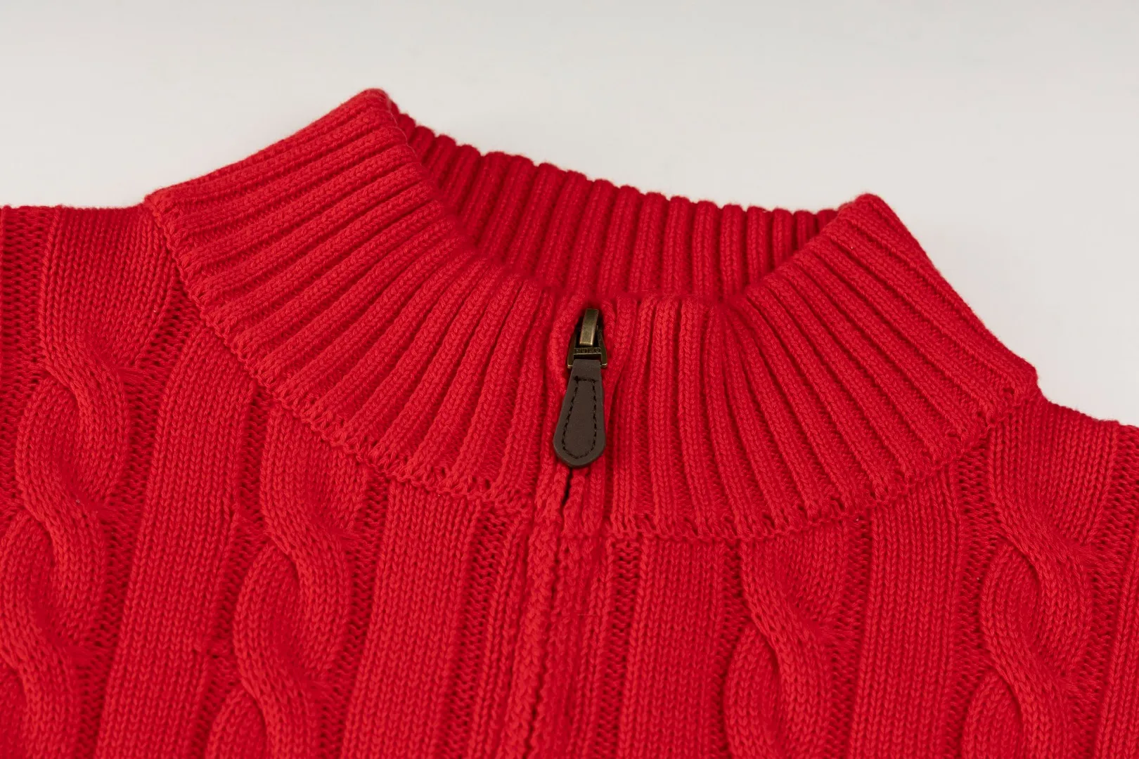 P236 #R92 RALPH LAUREN Ralph Lauren fifteen colors classic small label embroidery logo turtleneck pullover half-zip knitted cable sweater with high-density LOGO embroidery on the chest and original customized tag accessories. Made of pure cotton yarn, pure cotton is skin-friendly and comfortable, small label war horse embroidered twist turtleneck sweater 🐎 high quality, follow the blogger to learn how to wear it! Let’s buy a Ralph Lauren cable sweater. It’s a super hard-to-find series after it became popular. It’s hard to find one on the official website. It’s simple and practical to wear, with a lazy and loose feel. The thickened fabric has more texture, feels soft and delicate, and has a loose fit. Whether worn alone or layered, you can wear different styles of fashion with just one piece!   Size：XS S M L